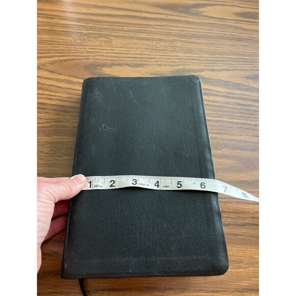 The Maxwell Leadership black bonded leather King James Version Bible - Picture 7 of 8